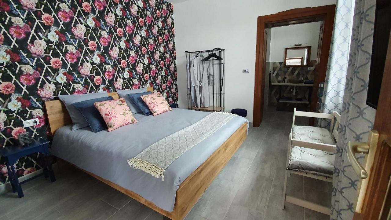 Tisza White House Bed & Breakfast Tiszaszolos Екстериор снимка