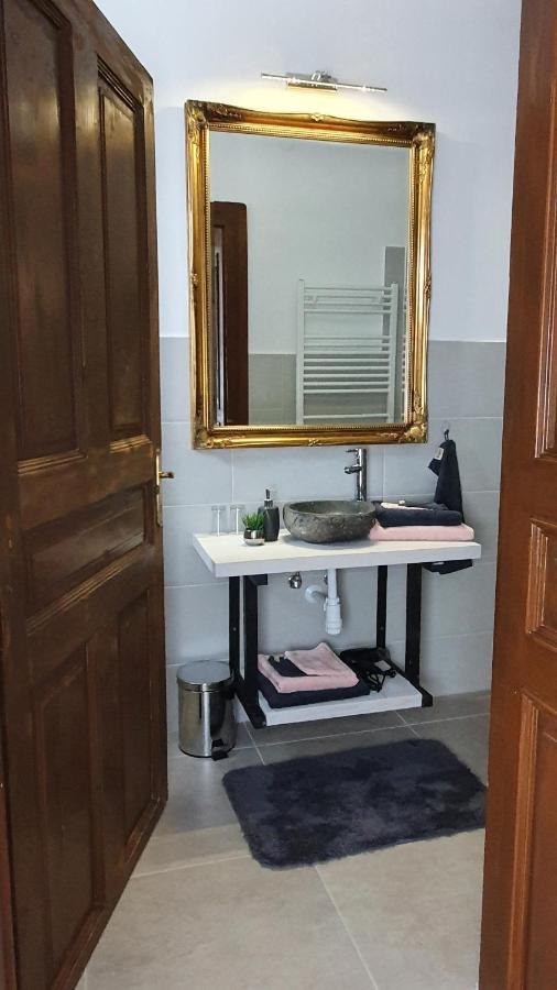 Tisza White House Bed & Breakfast Tiszaszolos Екстериор снимка