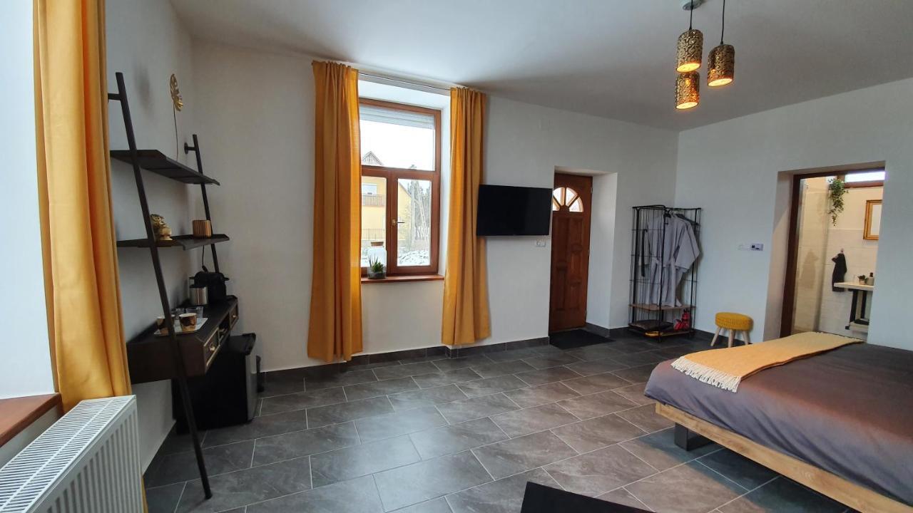 Tisza White House Bed & Breakfast Tiszaszolos Екстериор снимка