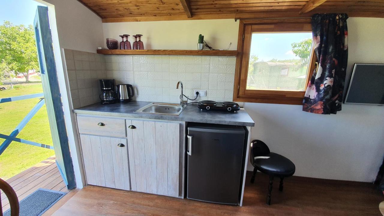 Tisza White House Bed & Breakfast Tiszaszolos Екстериор снимка