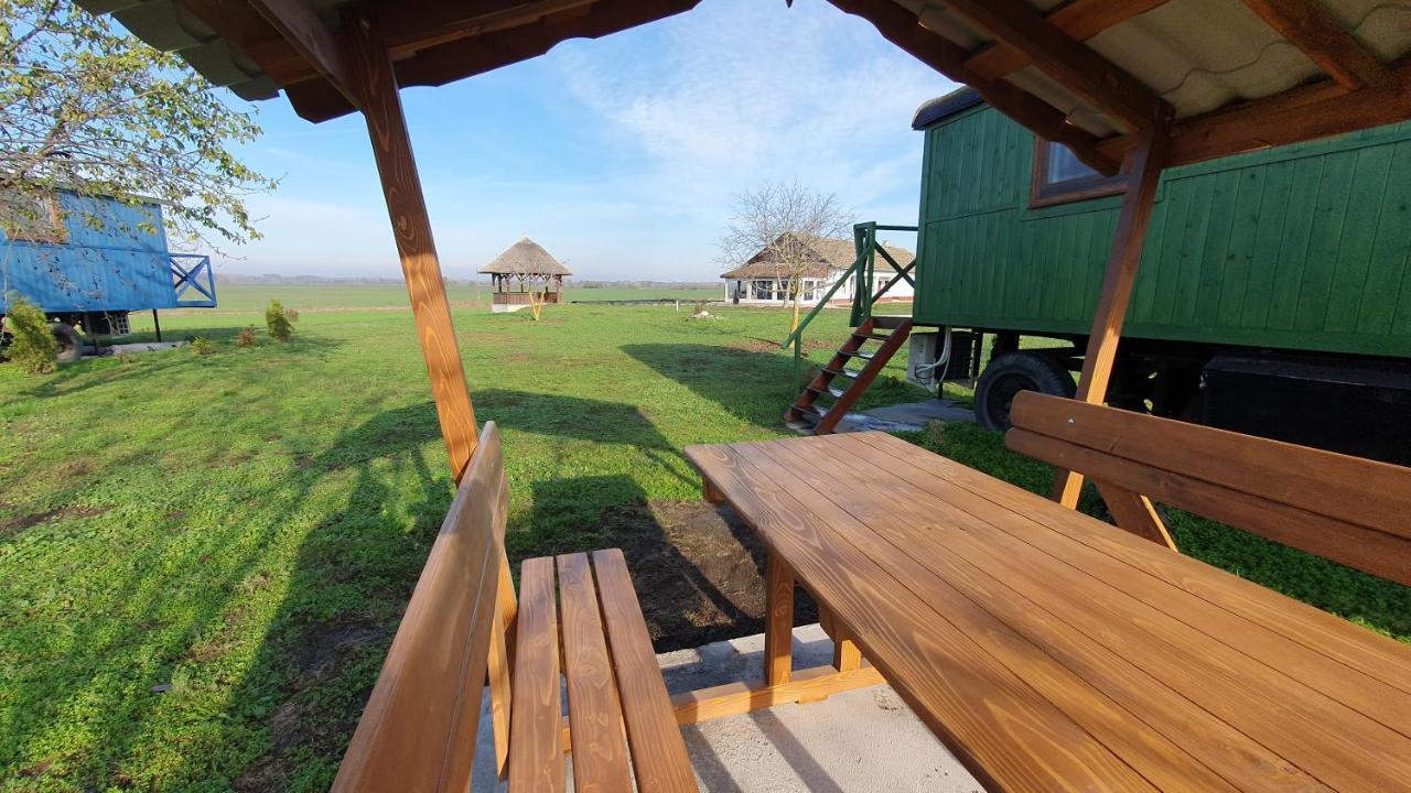 Tisza White House Bed & Breakfast Tiszaszolos Екстериор снимка