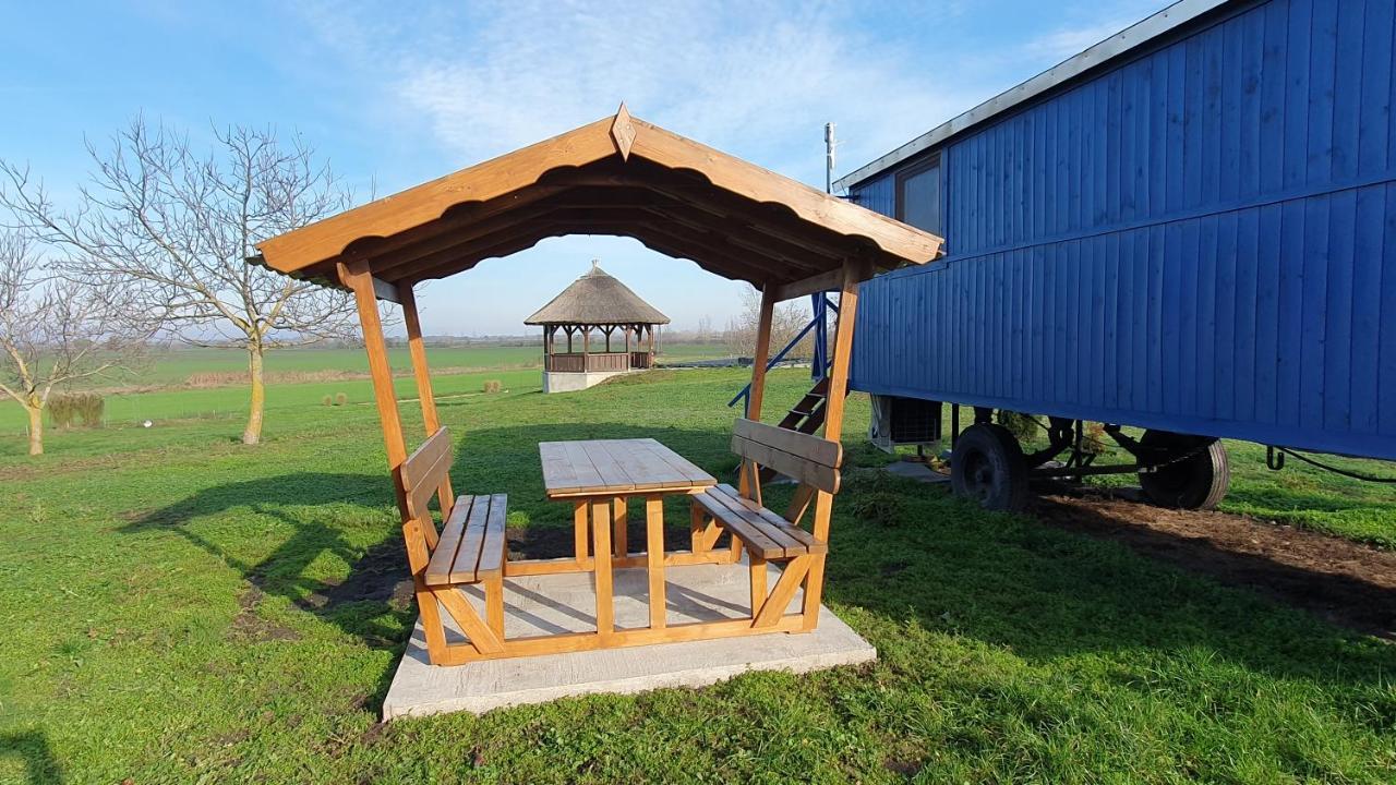 Tisza White House Bed & Breakfast Tiszaszolos Екстериор снимка