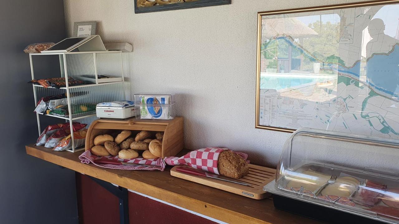 Tisza White House Bed & Breakfast Tiszaszolos Екстериор снимка